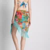 Pareo con flecos y estampado tropical