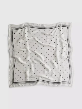 Pañuelo cuadrado de lunares