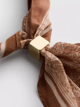 Pañuelo estampado con rombos