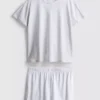 Pijama de camiseta y pantalones cortos