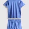 Pijama de camiseta y pantalones cortos