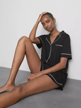 Pijamas cortos estilo boyfriend