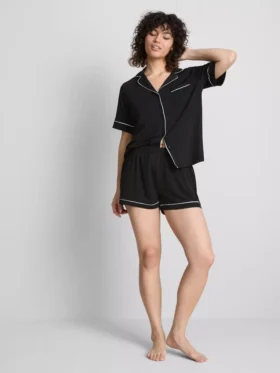 Pijamas cortos estilo boyfriend