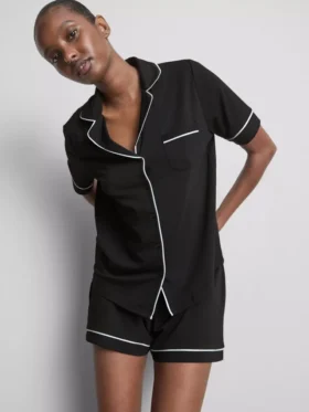 Pijamas cortos estilo boyfriend