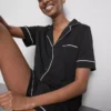 Pijamas cortos estilo boyfriend