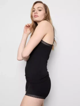 Pijamas de camiseta sin costuras y pantalones cortos