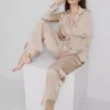 Pijamas de estilo «boyfriend» de satén