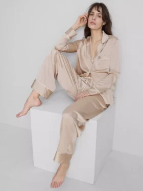 Pijamas de estilo «boyfriend» de satén