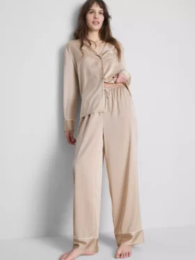 Pijamas de estilo «boyfriend» de satén