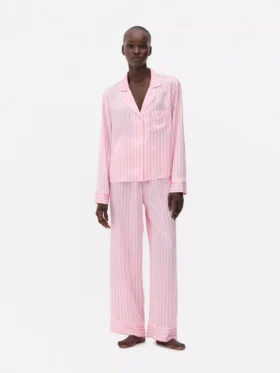 Pijamas de rayas de satén