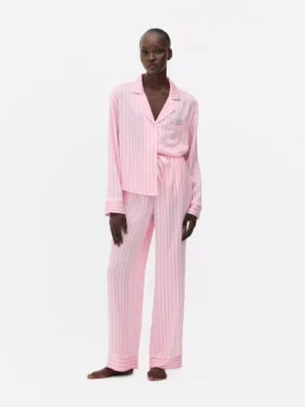 Pijamas de rayas de satén