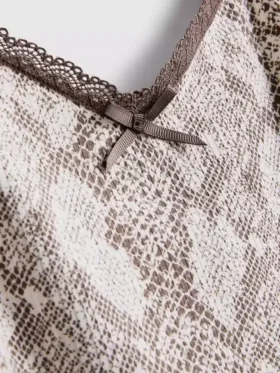 Pijamas de tirantes de encaje con estampado de leopardo