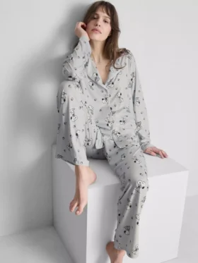 Pijamas estilo boyfriend con estampado de Snoopy