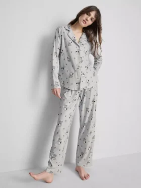 Pijamas estilo boyfriend con estampado de Snoopy