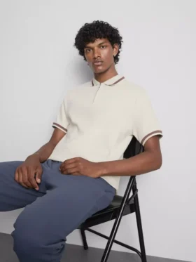 Polo con cuello de cremallera y textura