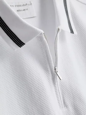 Polo con cuello de cremallera y textura