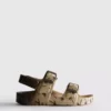 Sandalias con correa de doble hebilla estampadas