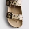 Sandalias con correa de doble hebilla estampadas