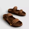 Sandalias con doble correa y hebilla de Paula Echevarría