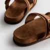 Sandalias con doble correa y hebilla de Paula Echevarría