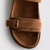 Sandalias con doble correa y hebilla de Paula Echevarría