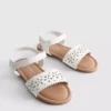 Sandalias con motivos florales cortados con láser