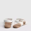 Sandalias con motivos florales cortados con láser