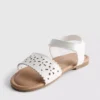 Sandalias con motivos florales cortados con láser