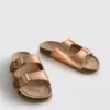 Sandalias con plantilla con detalles cortados a láser