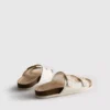 Sandalias con plantilla con detalles cortados a láser