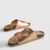 Sandalias con plantilla con detalles cortados a láser