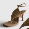 Sandalias con tachuelas de Paula Echevarría