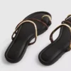Sandalias con tiras entre los dedos de Paula Echevarría