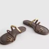 Sandalias con tiras entre los dedos de Paula Echevarría