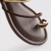 Sandalias con tiras entre los dedos de Paula Echevarría