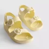 Sandalias con tiras florales