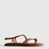 Sandalias con tiras y adornos de Paula Echevarría