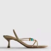 Sandalias de tacón bajo con abalorios