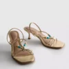 Sandalias de tacón bajo con abalorios