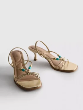Sandalias de tacón bajo con abalorios