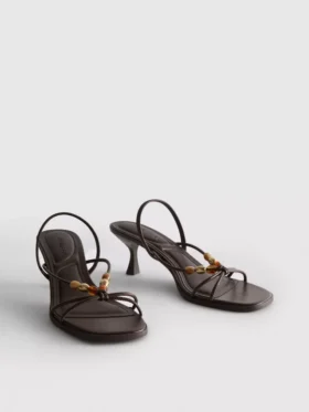 Sandalias de tacón bajo con abalorios