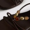 Sandalias de tacón bajo con abalorios