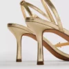 Sandalias de tacón con strass florales de horma ancha