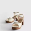 Sandalias de tacón con tachuelas en imitación de ante