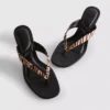 Sandalias de tacón con tiras entre los dedos y estampado animal