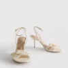Sandalias de tacón con tiras y flor de ganchillo