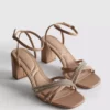 Sandalias de tacón con tiras y pedrería