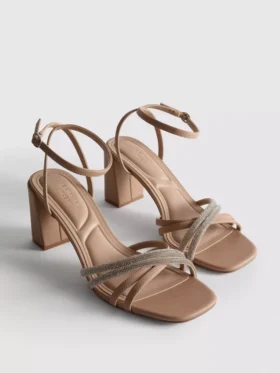 Sandalias de tacón con tiras y pedrería