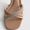 Sandalias de tacón con tiras y pedrería