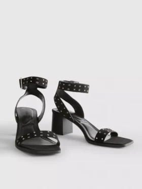 Sandalias de tacón grueso con tachuelas